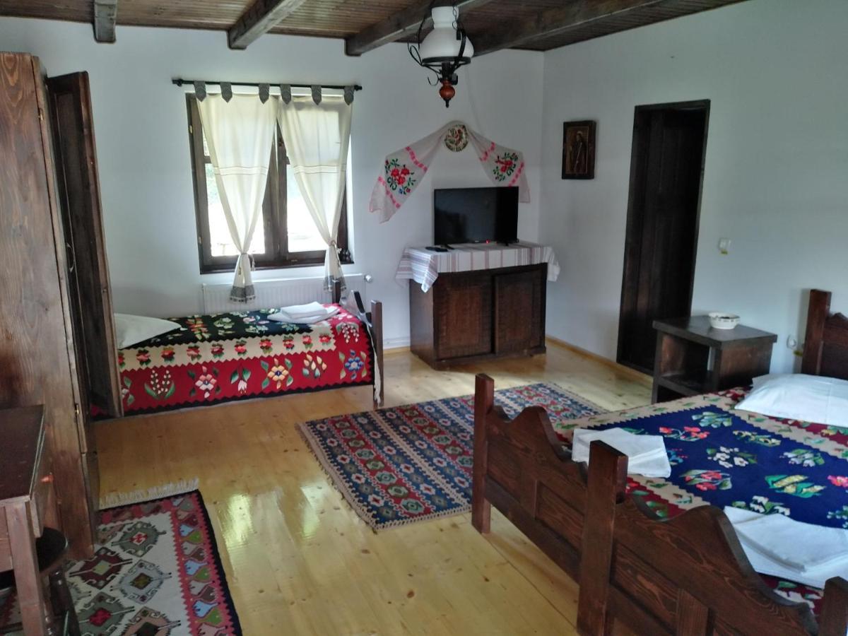 Casuta Din Valea Regilor Gradistea de Munte Exterior foto