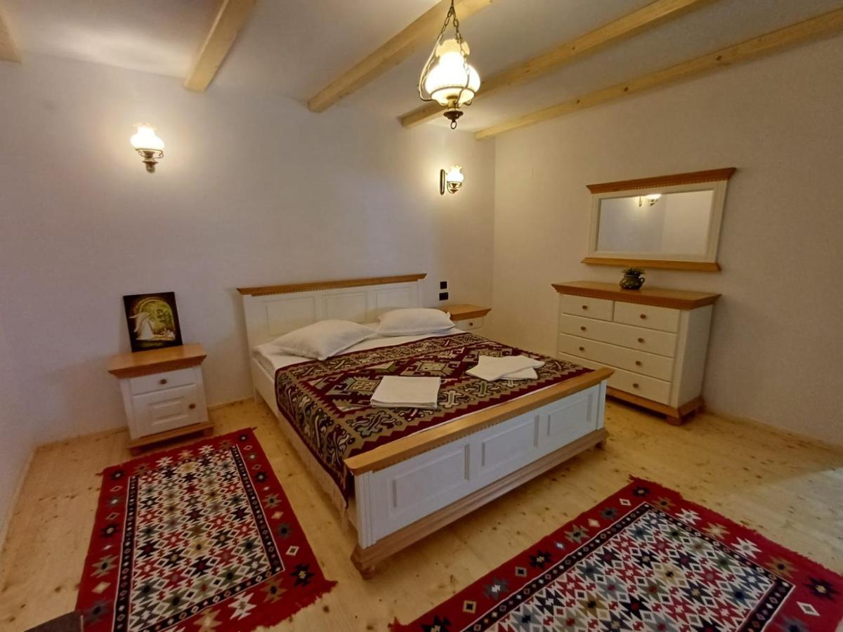 Casuta Din Valea Regilor Gradistea de Munte Exterior foto