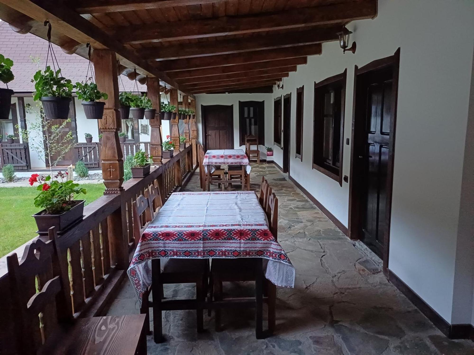 Casuta Din Valea Regilor Gradistea de Munte Exterior foto